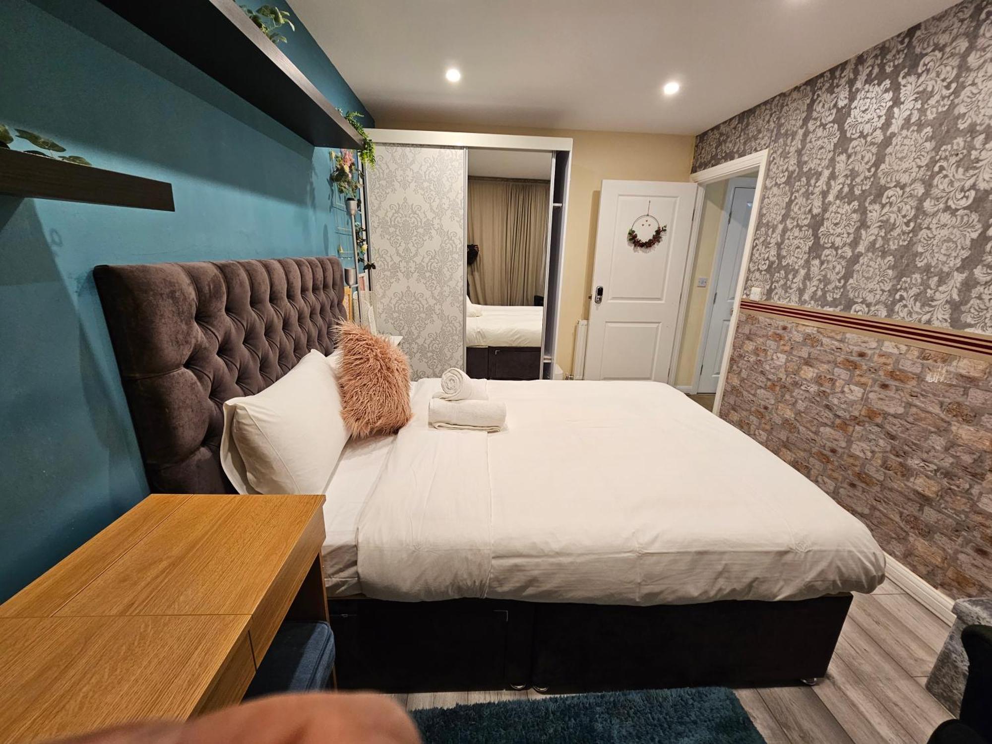 Wallwood Rooms Лондон Экстерьер фото