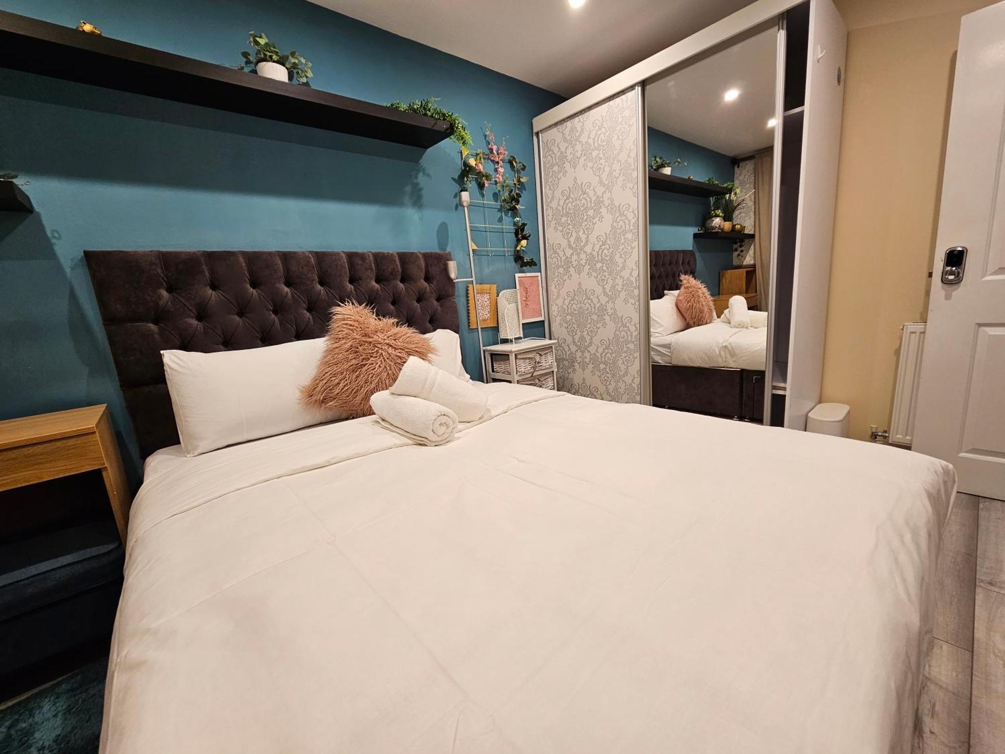 Wallwood Rooms Лондон Экстерьер фото