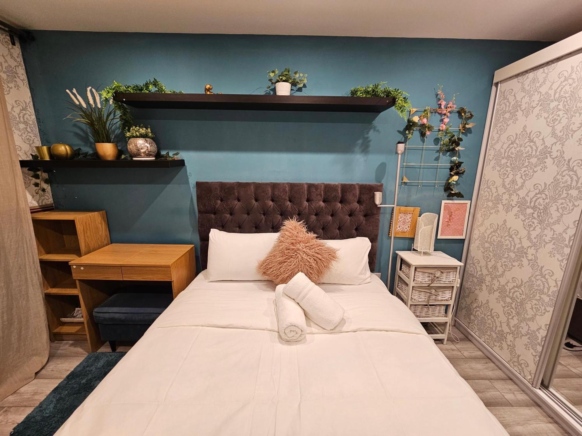 Wallwood Rooms Лондон Экстерьер фото