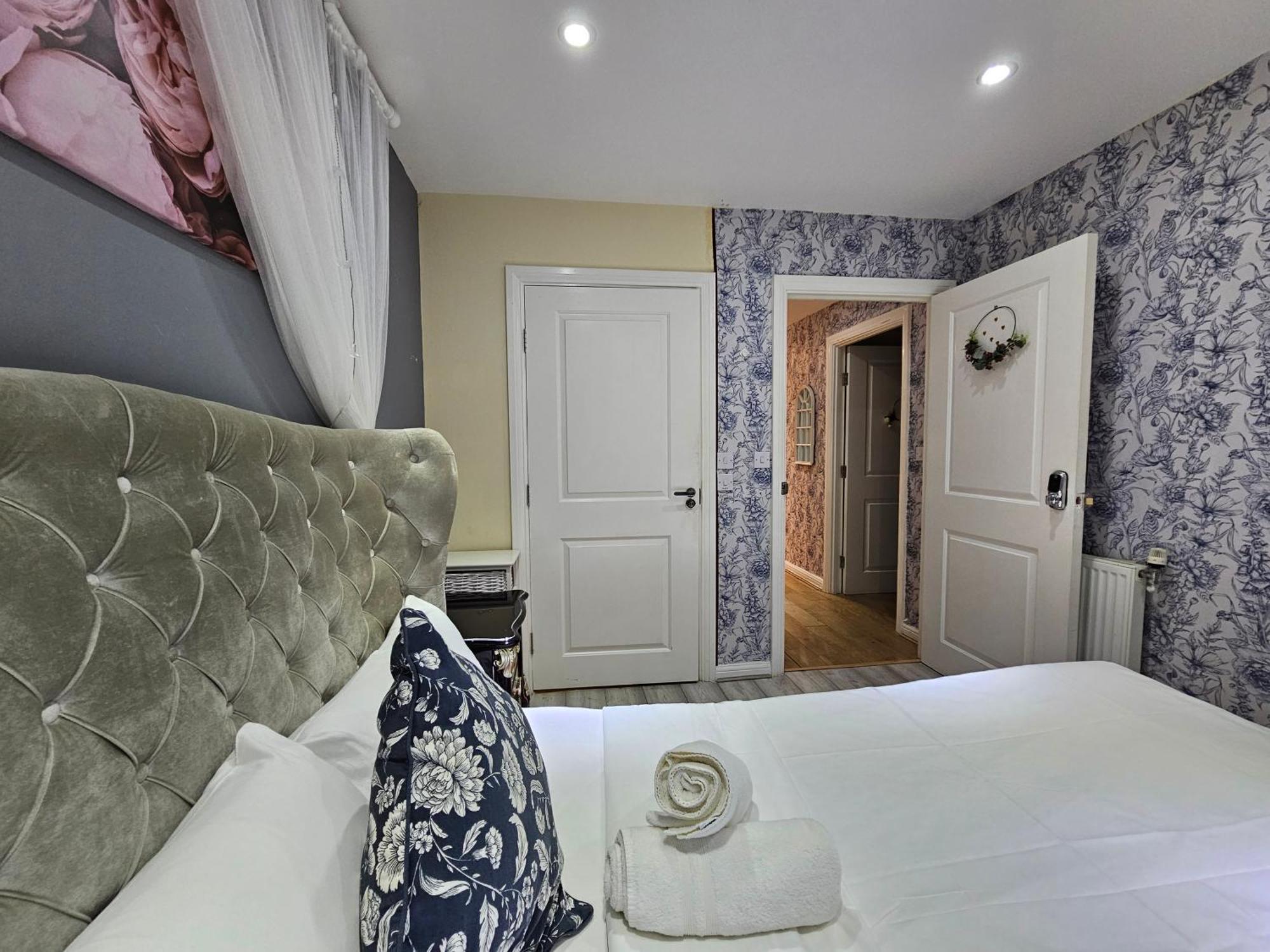 Wallwood Rooms Лондон Экстерьер фото